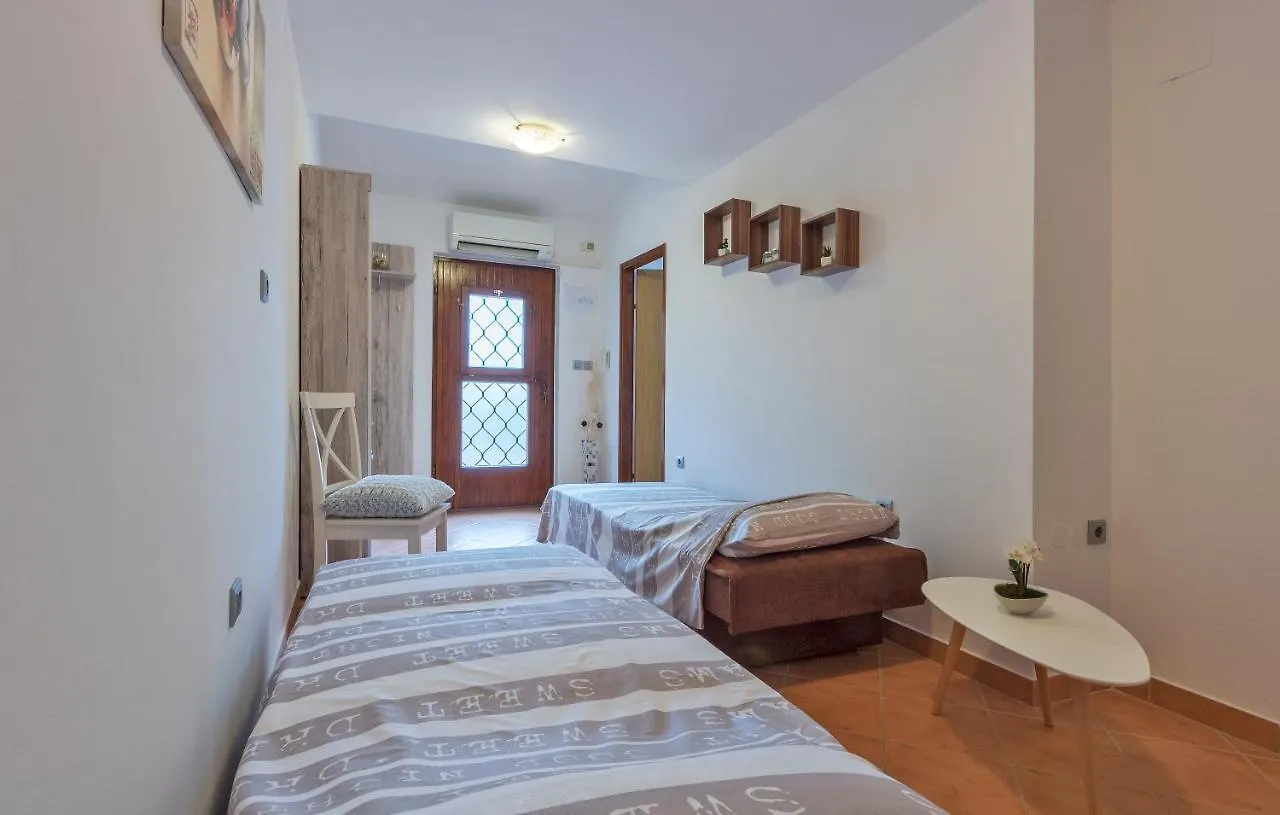 Apartments Tina & Denis Pula