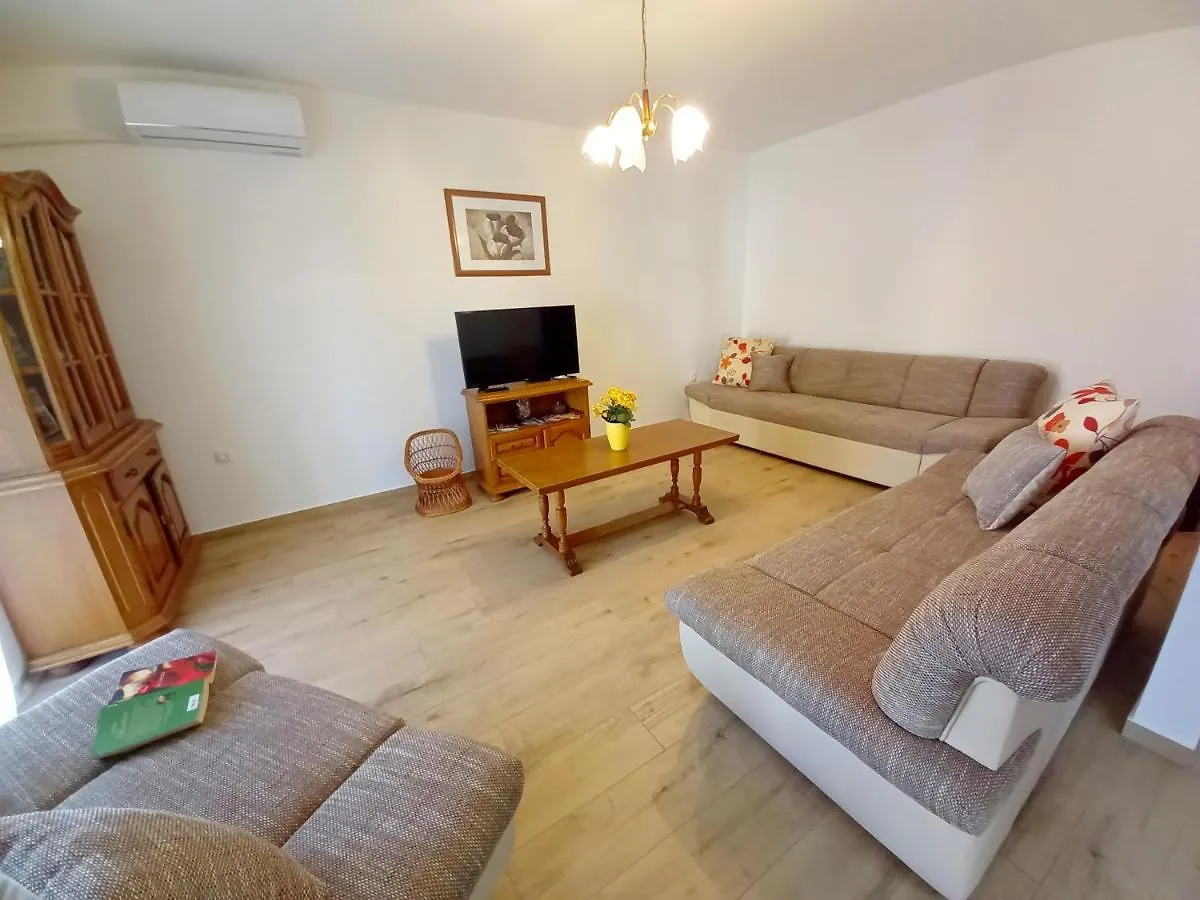 Apartments Tina & Denis Pula