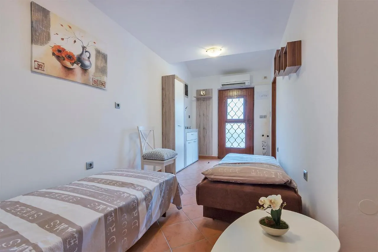 Apartments Tina & Denis Pula